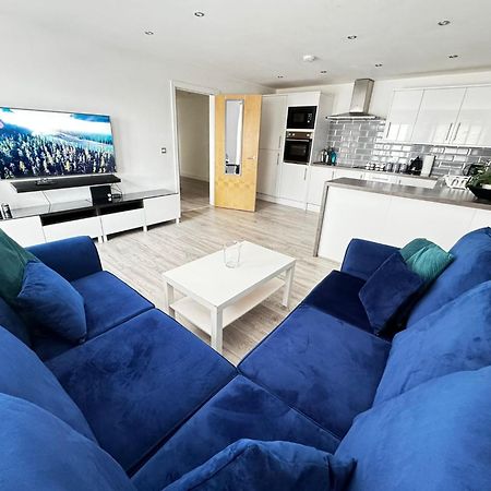 Rnm - Business Professionals Stay, Walsall City Centre, 2 Bedroom With Ensuite And Bathroom, Entire Place, Kitchen & Washroom With Amenities, Smart Tv, Easy Access, Fast Wifi, Parking Nearby, Great Transport Links Ngoại thất bức ảnh