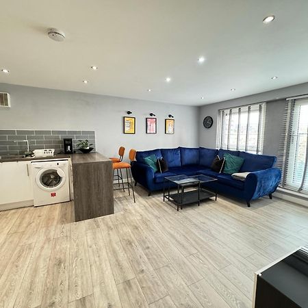 Rnm - Business Professionals Stay, Walsall City Centre, 2 Bedroom With Ensuite And Bathroom, Entire Place, Kitchen & Washroom With Amenities, Smart Tv, Easy Access, Fast Wifi, Parking Nearby, Great Transport Links Ngoại thất bức ảnh