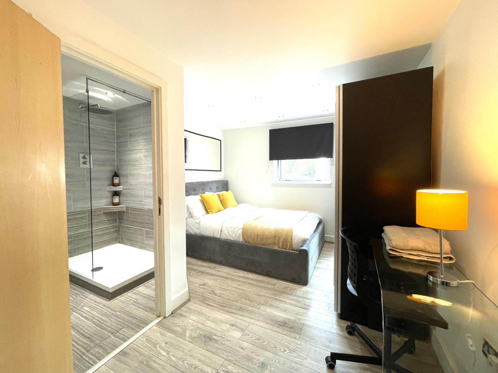 Rnm - Business Professionals Stay, Walsall City Centre, 2 Bedroom With Ensuite And Bathroom, Entire Place, Kitchen & Washroom With Amenities, Smart Tv, Easy Access, Fast Wifi, Parking Nearby, Great Transport Links Ngoại thất bức ảnh