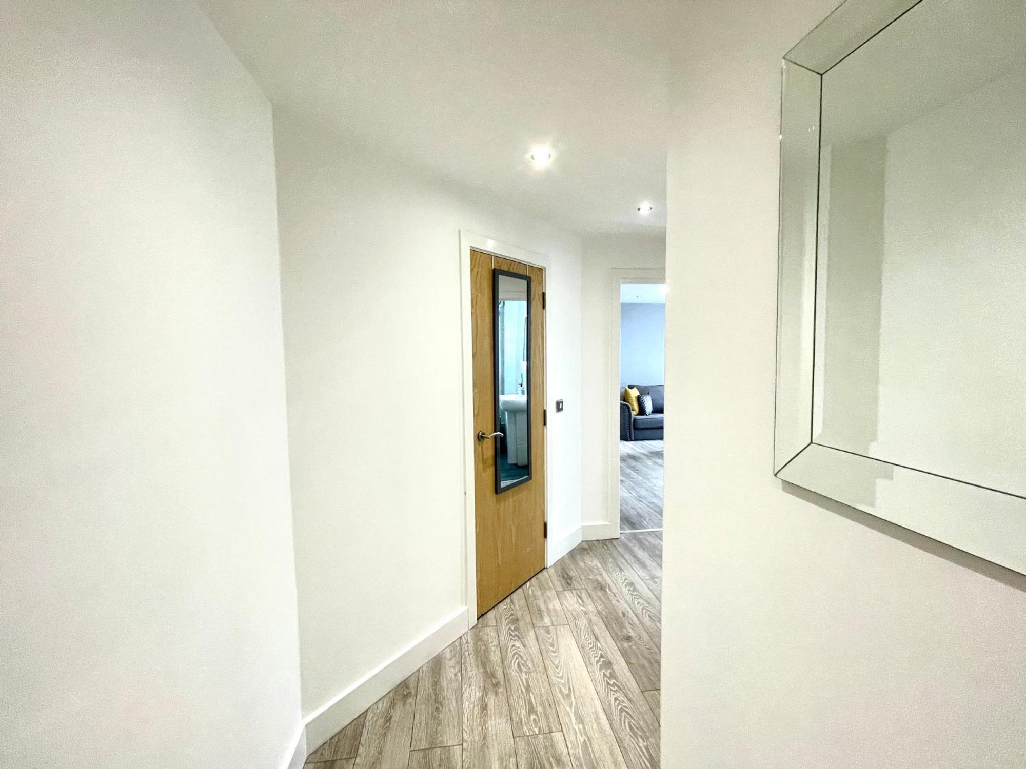 Rnm - Business Professionals Stay, Walsall City Centre, 2 Bedroom With Ensuite And Bathroom, Entire Place, Kitchen & Washroom With Amenities, Smart Tv, Easy Access, Fast Wifi, Parking Nearby, Great Transport Links Ngoại thất bức ảnh