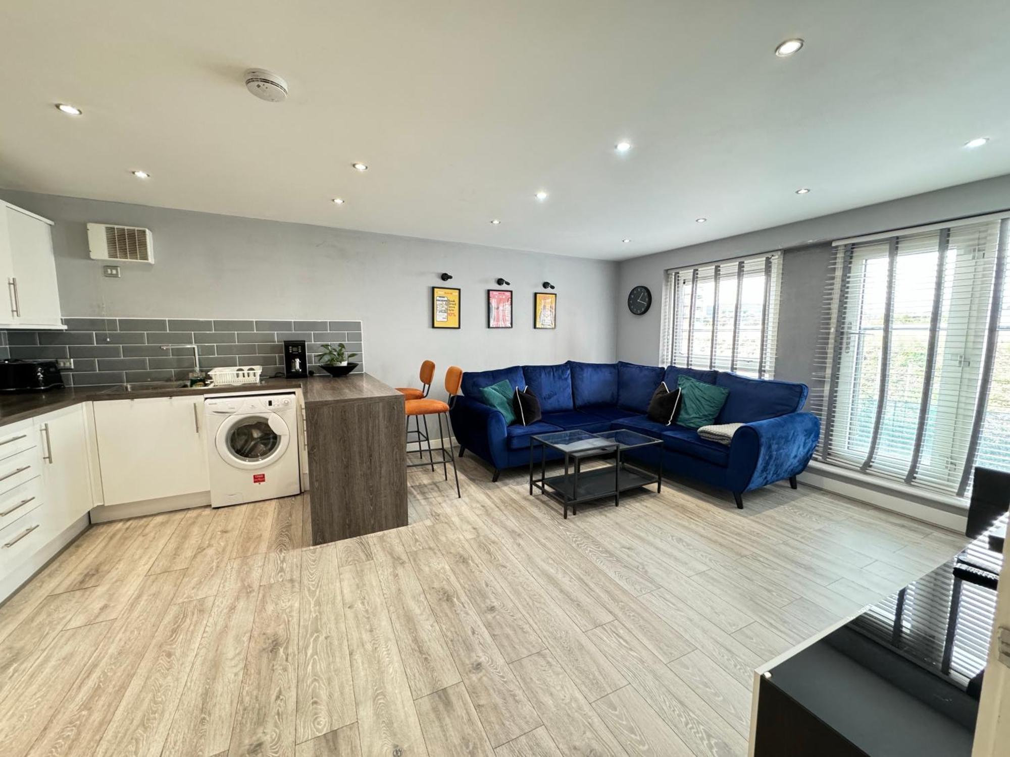 Rnm - Business Professionals Stay, Walsall City Centre, 2 Bedroom With Ensuite And Bathroom, Entire Place, Kitchen & Washroom With Amenities, Smart Tv, Easy Access, Fast Wifi, Parking Nearby, Great Transport Links Ngoại thất bức ảnh