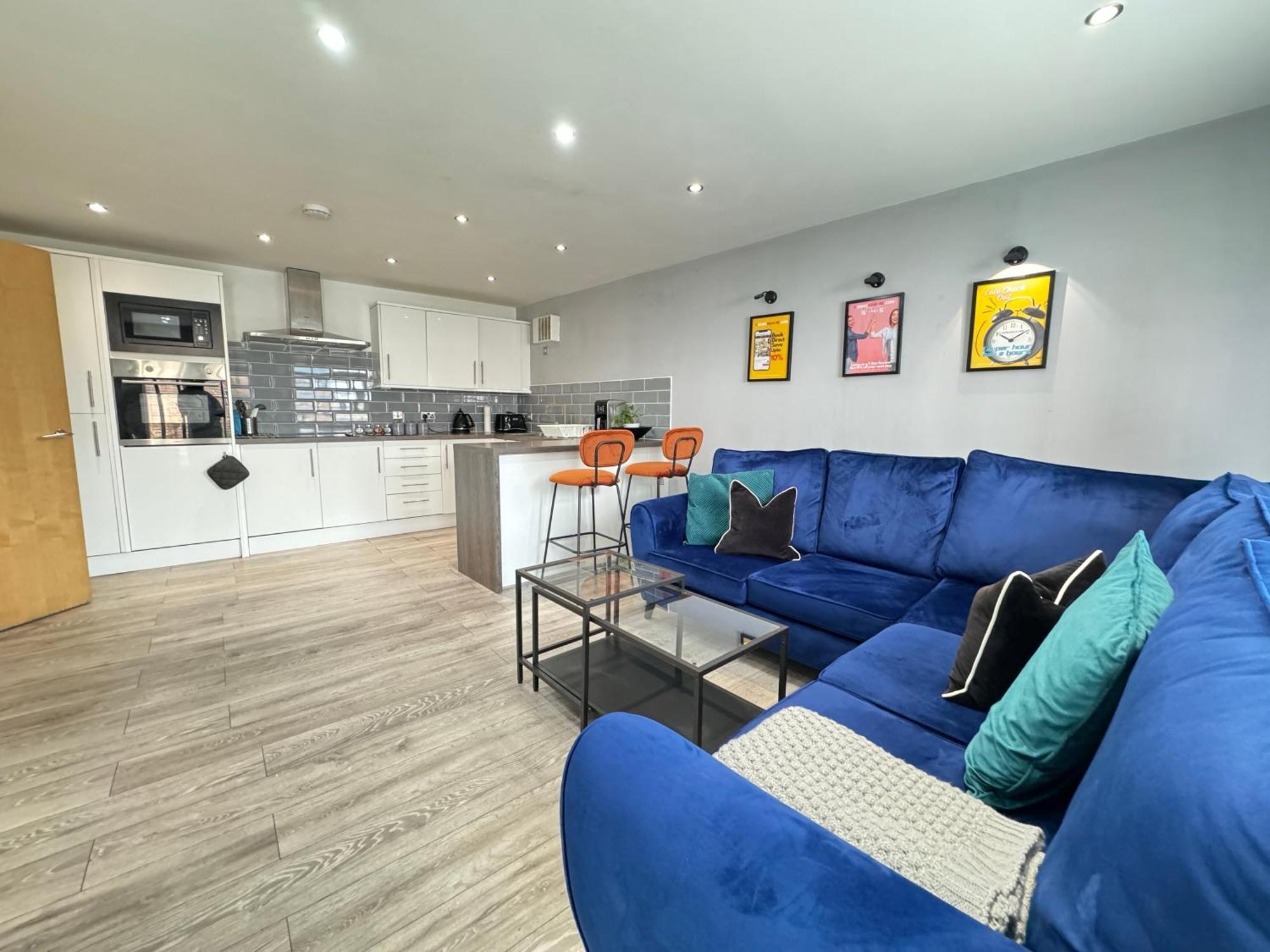Rnm - Business Professionals Stay, Walsall City Centre, 2 Bedroom With Ensuite And Bathroom, Entire Place, Kitchen & Washroom With Amenities, Smart Tv, Easy Access, Fast Wifi, Parking Nearby, Great Transport Links Ngoại thất bức ảnh